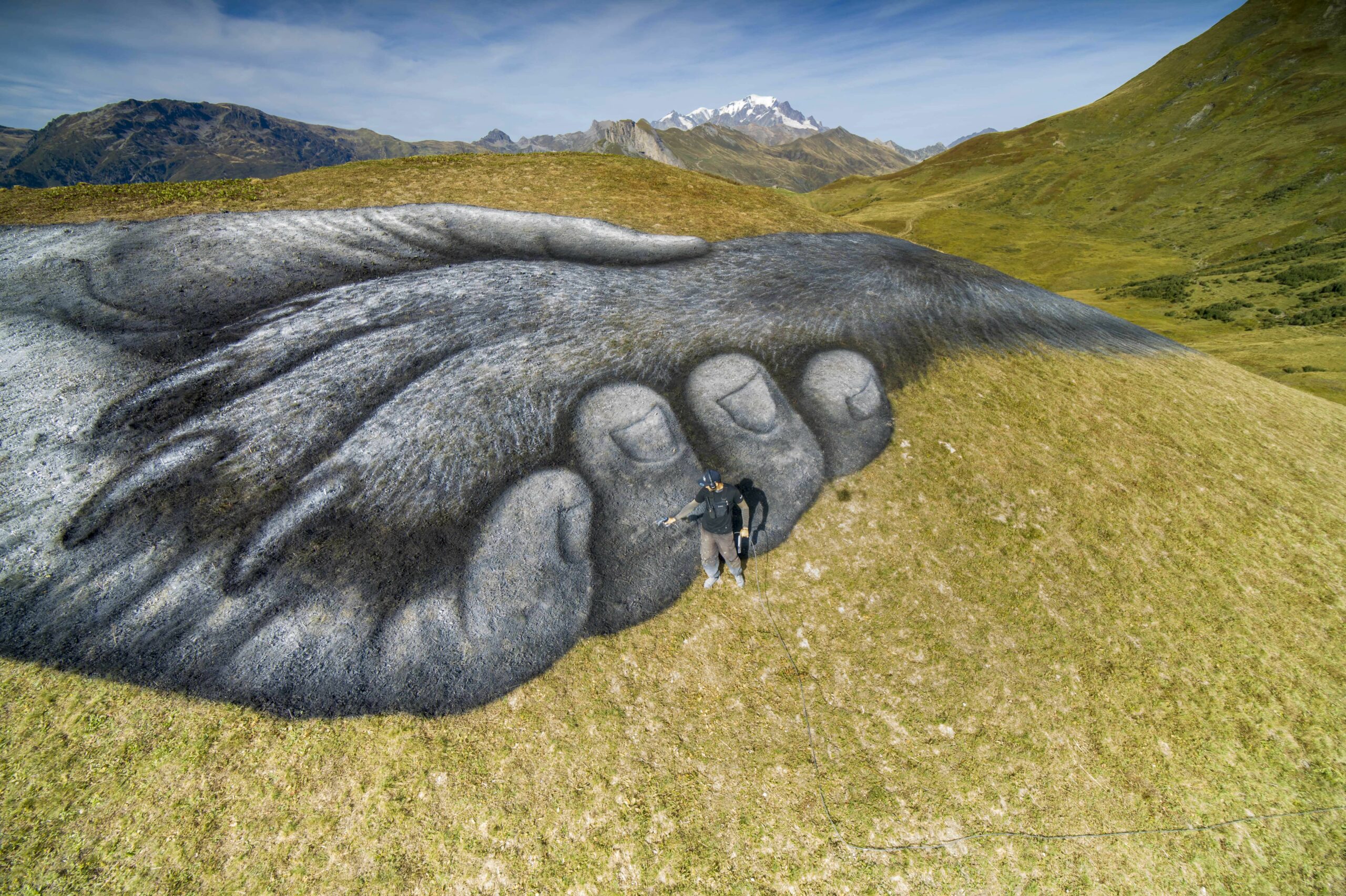 main-oeuvre-saype-beaufortain-feel-experience.jpg oeuvre-Saype