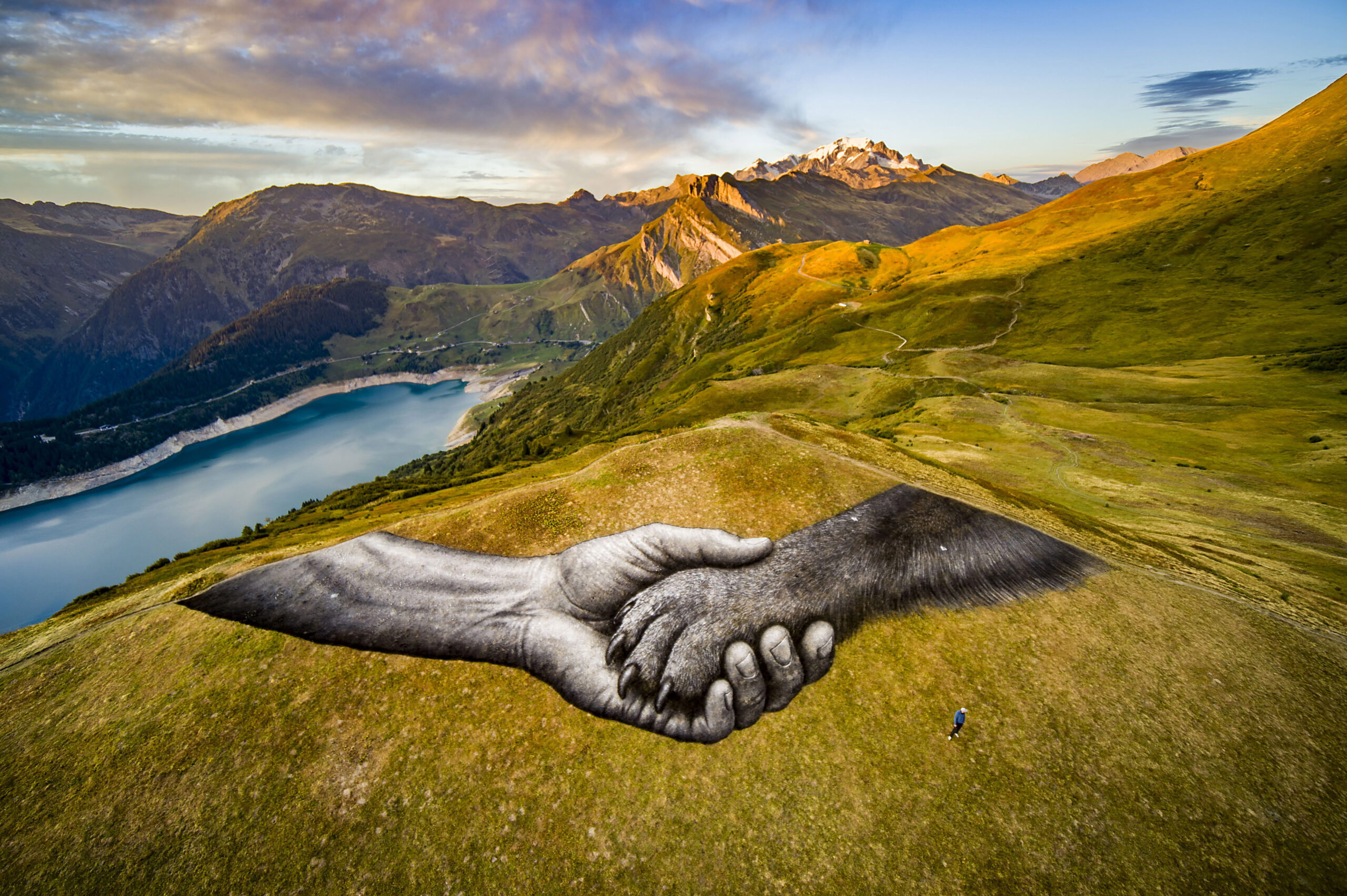 Oeuvre-Saype-Beaufortain-feel-experience.jpg