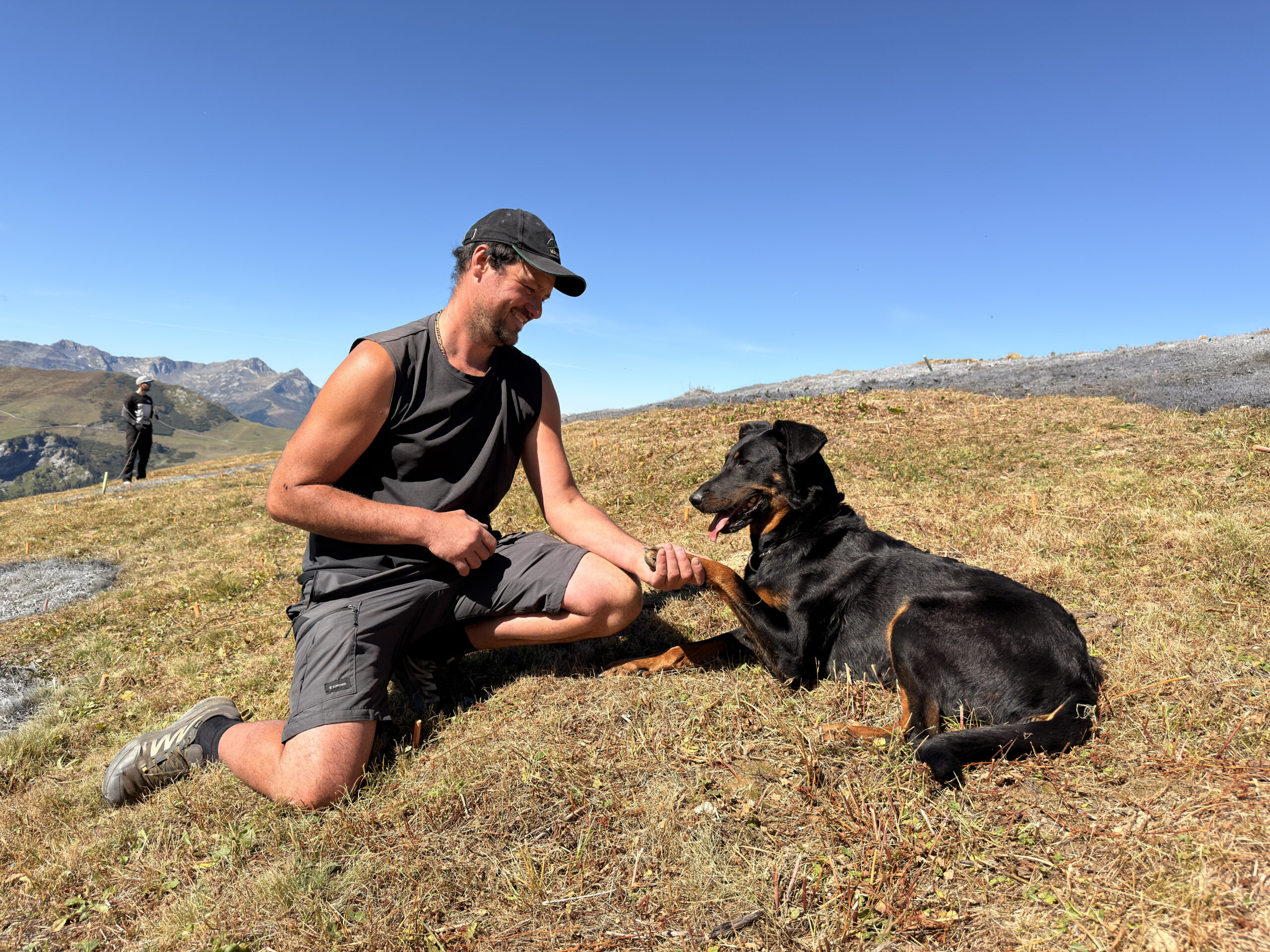 Agriculteur-chien-Saype-Beaufortain-feel-experience.jpg Agris-chien